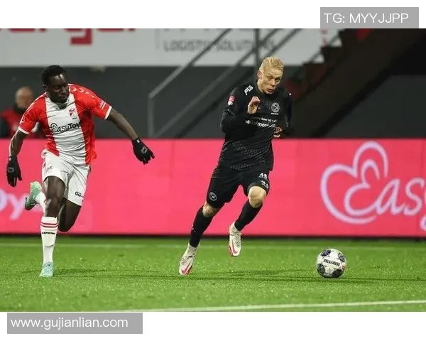 登博思与阿尔梅勒激战成败分析及赛后精彩瞬间回顾