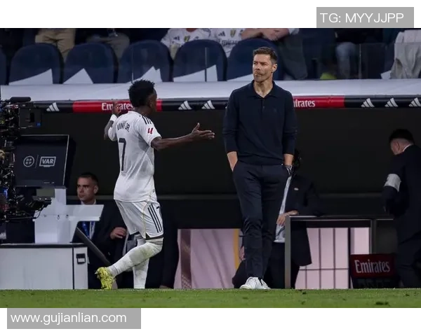 6.2分！皇马1.5亿巨星候补33分钟疑摆烂 怒怼阿隆索：当候补真爽